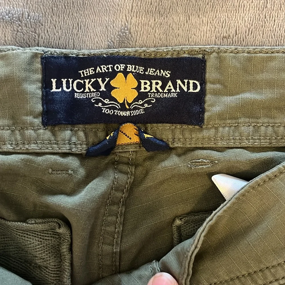 Women's Lucky Brand Army Green embroidered Roll Cuff Capris, Size 4 - Picture 3 of 5